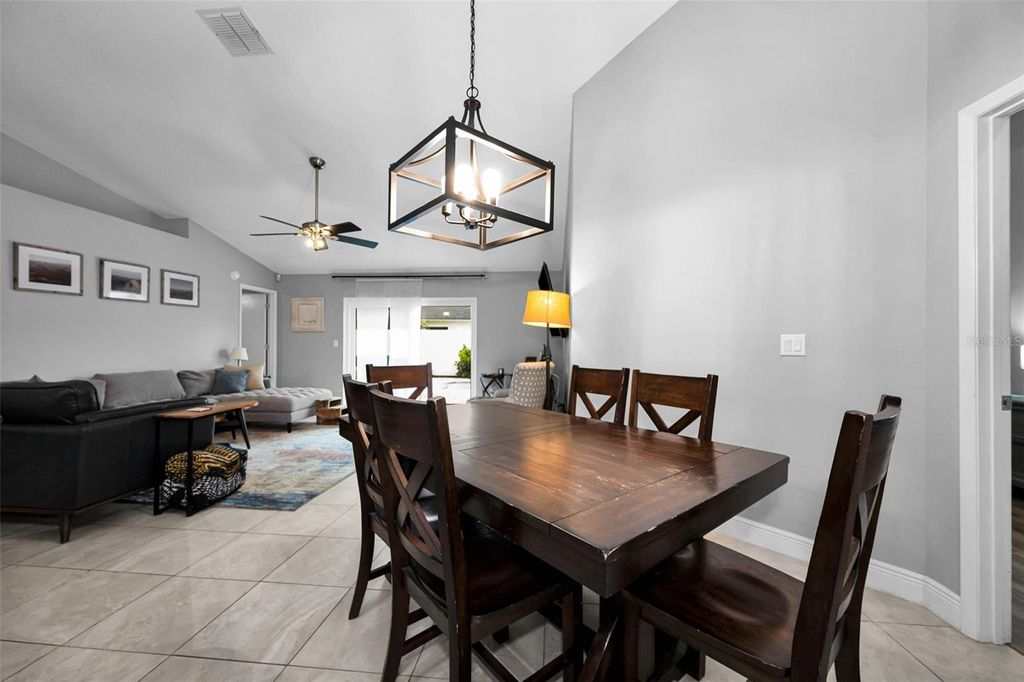 Image 10 of property listing at 11916 SNAPDRAGON ROAD, Tampa, FL 33635