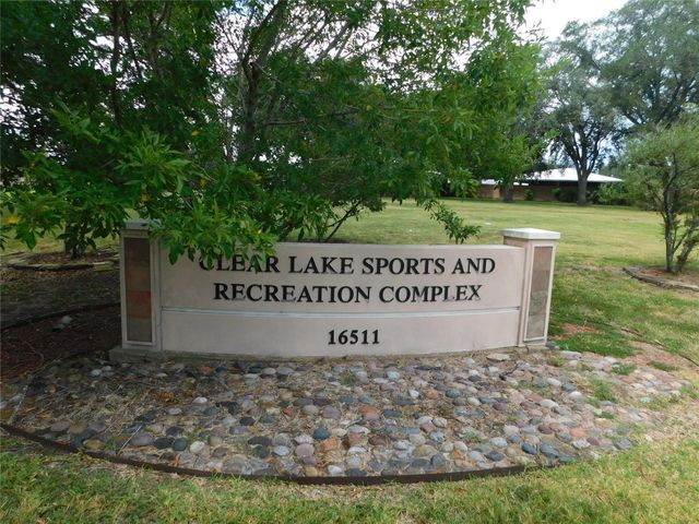 1517 Silverpines Road, Houston, TX 77062