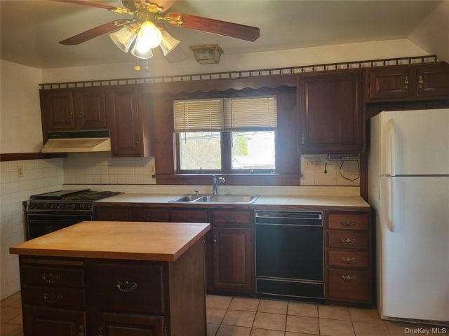 7 Hambletonian Avenue, Chester, NY 10918