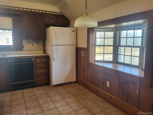 7 Hambletonian Avenue, Chester, NY 10918