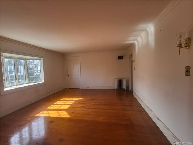 7 Hambletonian Avenue, Chester, NY 10918