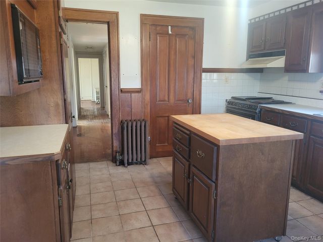 7 Hambletonian Avenue, Chester, NY 10918