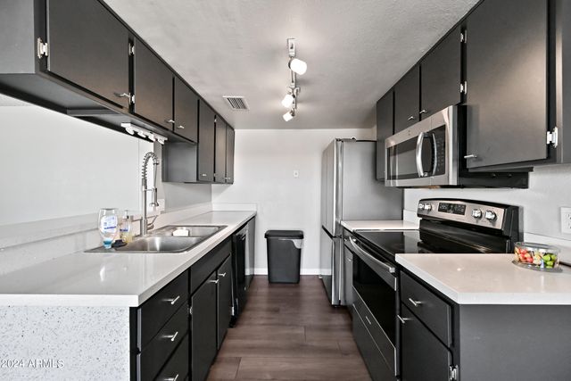 17009 E CALLE DEL ORO -- D, Fountain Hills, AZ 85268