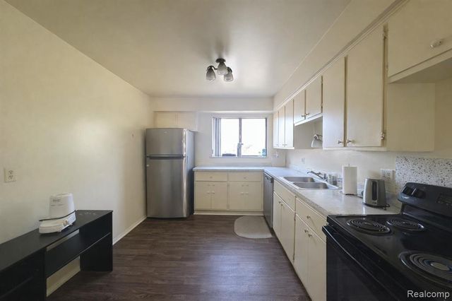 1954 Axtell Drive, Troy, MI 48084