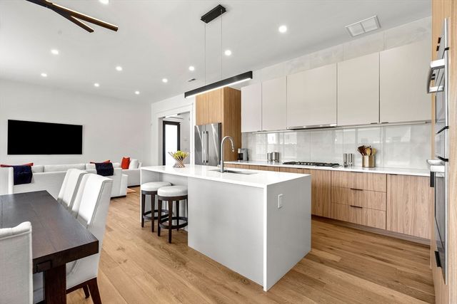 165 River St 2, Waltham, MA 02453