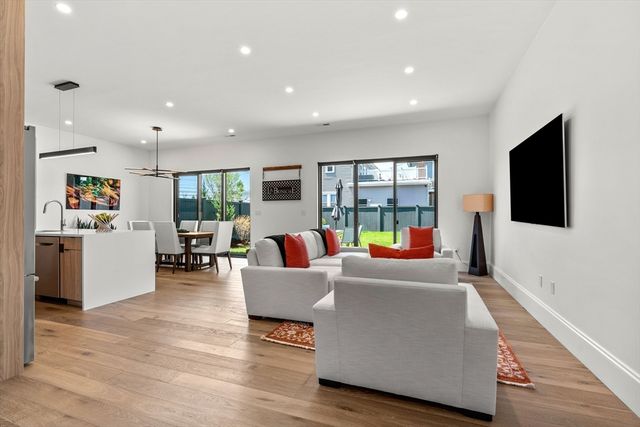 165 River St 2, Waltham, MA 02453