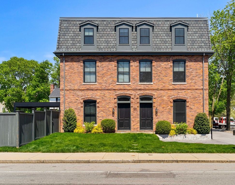 165 River St 2, Waltham, MA 02453