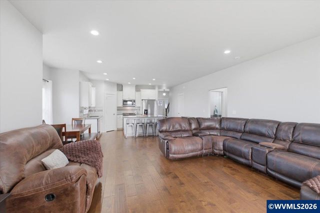 6316 NE Planter St, Albany, OR 97321