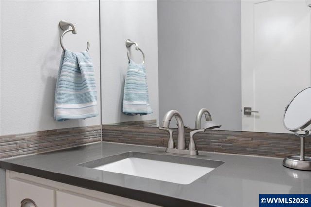 6316 NE Planter St, Albany, OR 97321