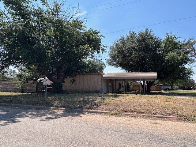 1644 Dallas St, Colorado City, TX 79512