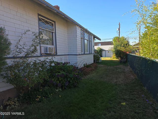 410 S 9th Ave, Yakima, WA 98902