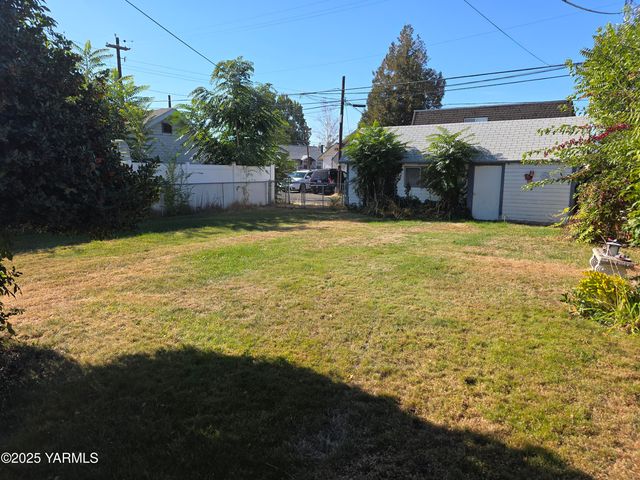 410 S 9th Ave, Yakima, WA 98902