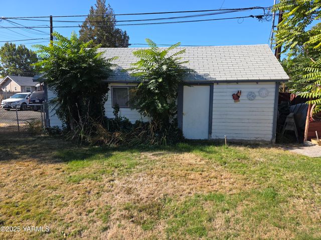 410 S 9th Ave, Yakima, WA 98902