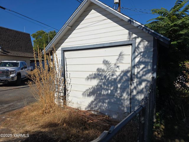 410 S 9th Ave, Yakima, WA 98902
