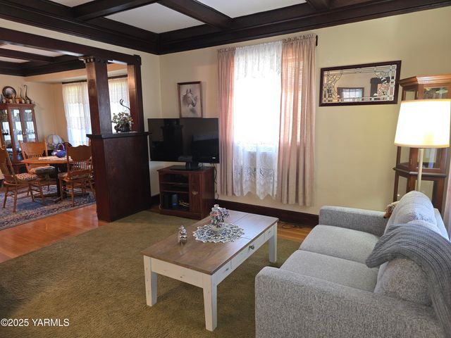 410 S 9th Ave, Yakima, WA 98902