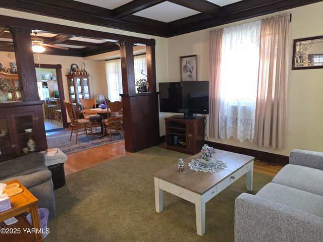 410 S 9th Ave, Yakima, WA 98902