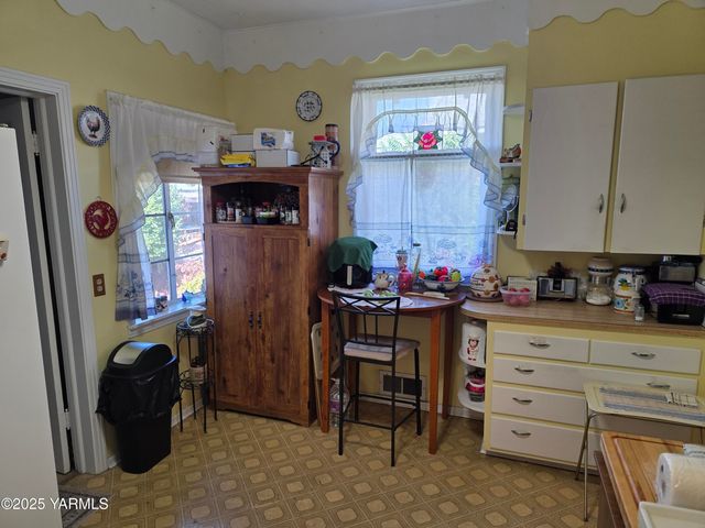 410 S 9th Ave, Yakima, WA 98902