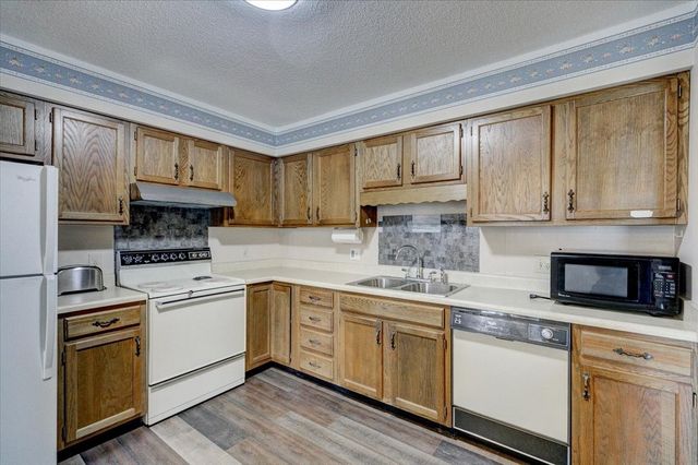 1208 49th Street 1, West Des Moines, IA 50266