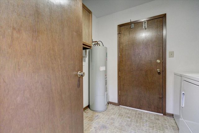 1208 49th Street 1, West Des Moines, IA 50266