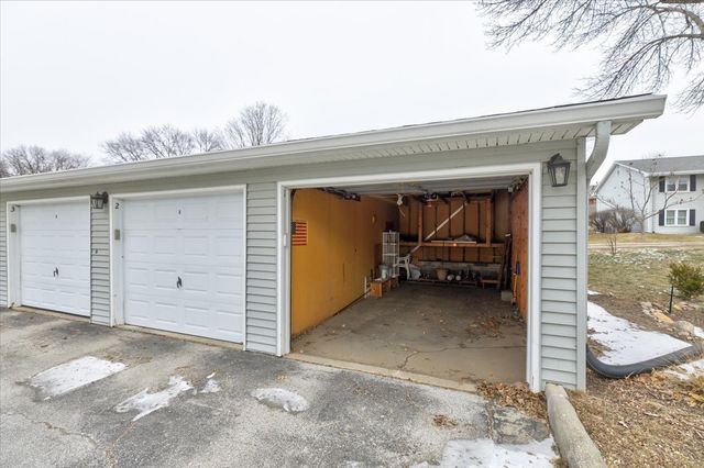 1208 49th Street 1, West Des Moines, IA 50266