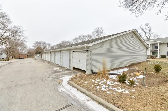 1208 49th Street 1, West Des Moines, IA 50266