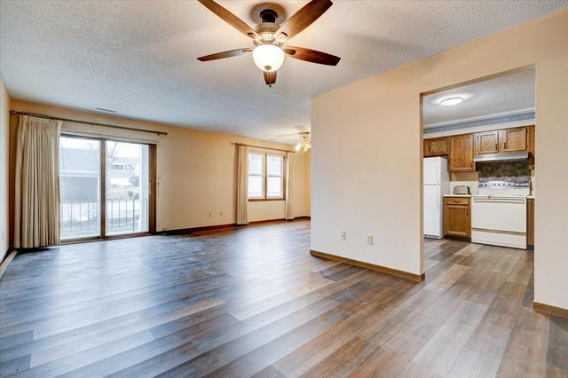 1208 49th Street 1, West Des Moines, IA 50266