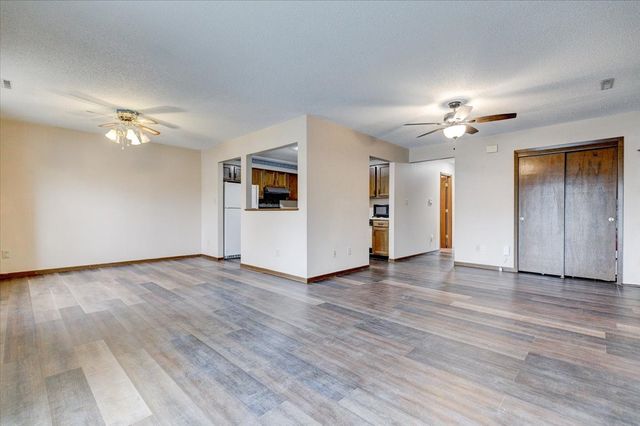 1208 49th Street 1, West Des Moines, IA 50266