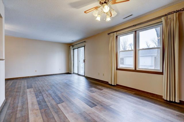 1208 49th Street 1, West Des Moines, IA 50266