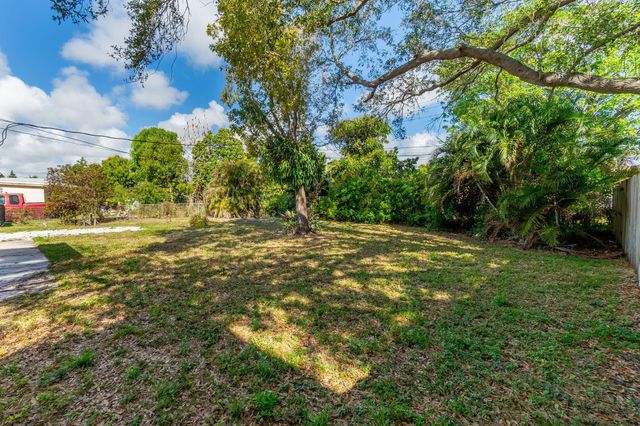 113 SE 8th Avenue, Boynton Beach, FL 33435