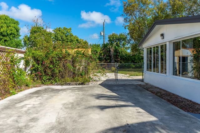 113 SE 8th Avenue, Boynton Beach, FL 33435