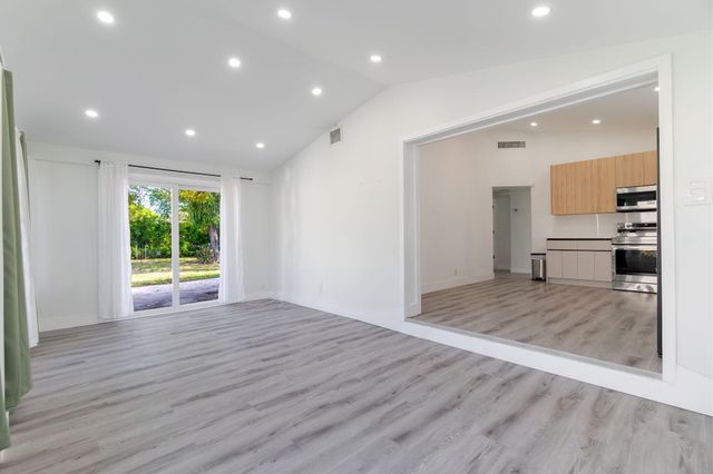 113 SE 8th Avenue, Boynton Beach, FL 33435