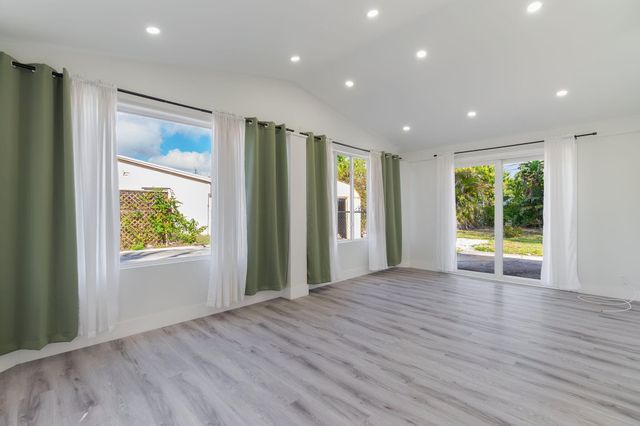 113 SE 8th Avenue, Boynton Beach, FL 33435