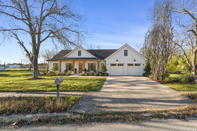 217 E LINDBERGH BLVD, Universal City, TX 78148