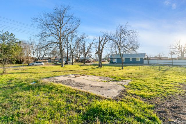 217 E LINDBERGH BLVD, Universal City, TX 78148