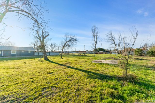 217 E LINDBERGH BLVD, Universal City, TX 78148