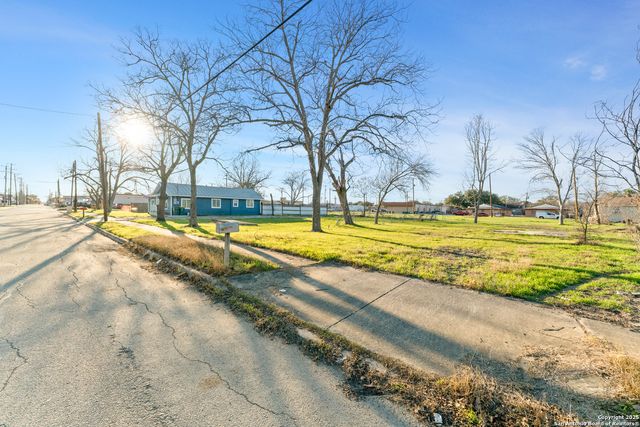 217 E LINDBERGH BLVD, Universal City, TX 78148