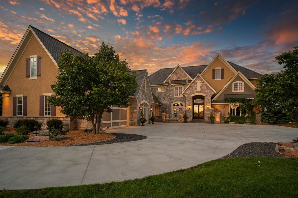 18901 Brookwood Road, Prior Lake, MN 55372