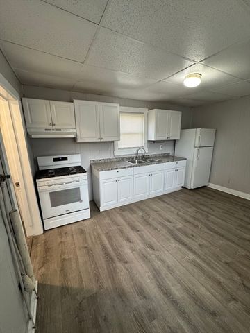 31 Merrill St, Lowell, MA 01852