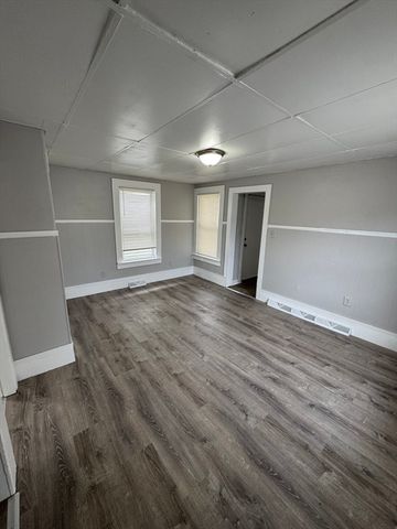 31 Merrill St, Lowell, MA 01852