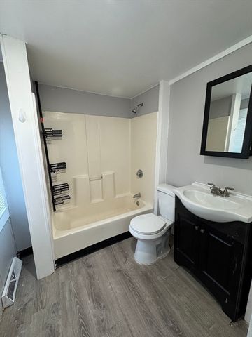 31 Merrill St, Lowell, MA 01852