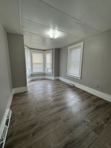 31 Merrill St, Lowell, MA 01852