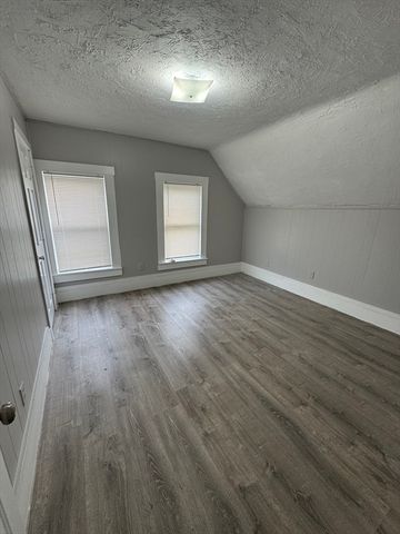 31 Merrill St, Lowell, MA 01852