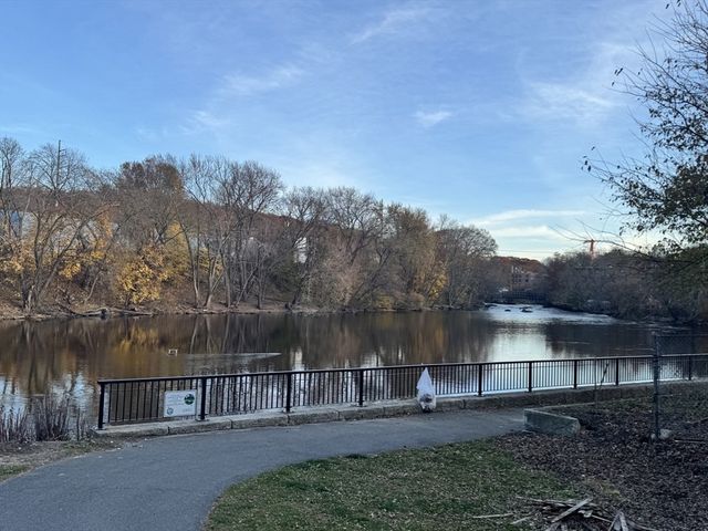 31 Merrill St, Lowell, MA 01852