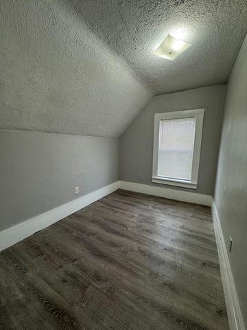 31 Merrill St, Lowell, MA 01852