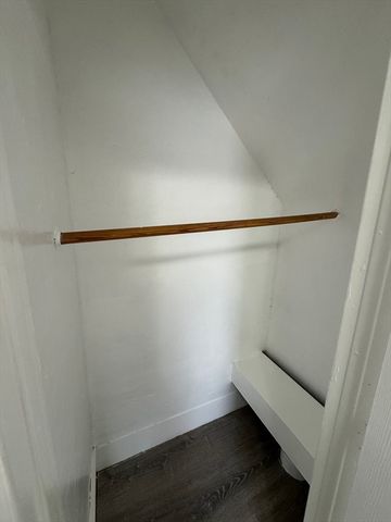 31 Merrill St, Lowell, MA 01852