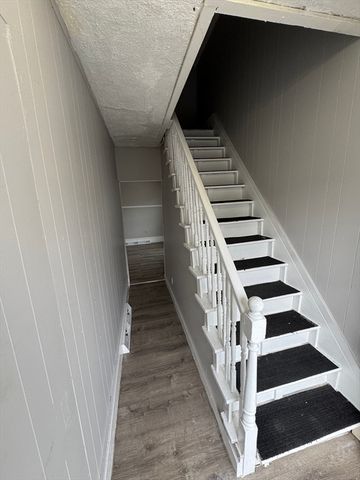 31 Merrill St, Lowell, MA 01852