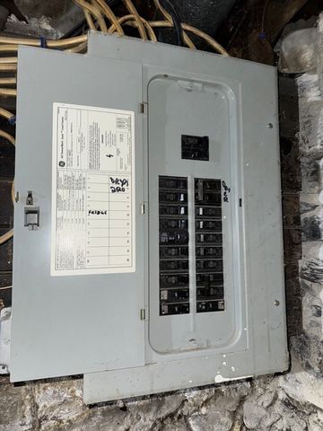 31 Merrill St, Lowell, MA 01852