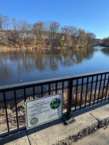 31 Merrill St, Lowell, MA 01852