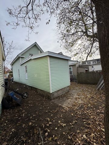 31 Merrill St, Lowell, MA 01852