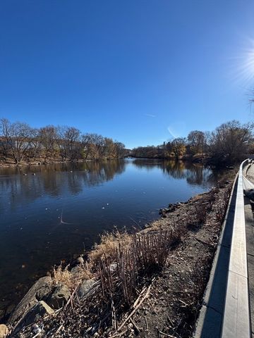 31 Merrill St, Lowell, MA 01852